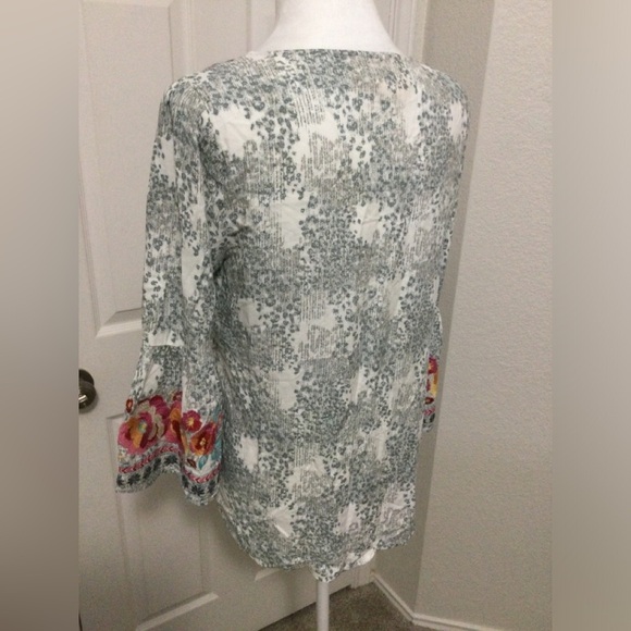 Savanna Jane Floral Embroidered Bell Sleeve Top Blouse Size S - Picture 4 of 12